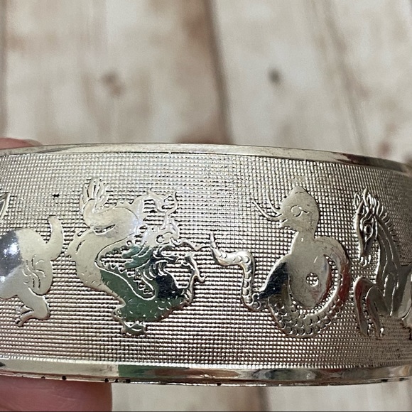 Unsigned Silver-tone Ornate Zodiac Signs 1.25” Open Bangle Stackable Bracelet - Picture 14 of 16